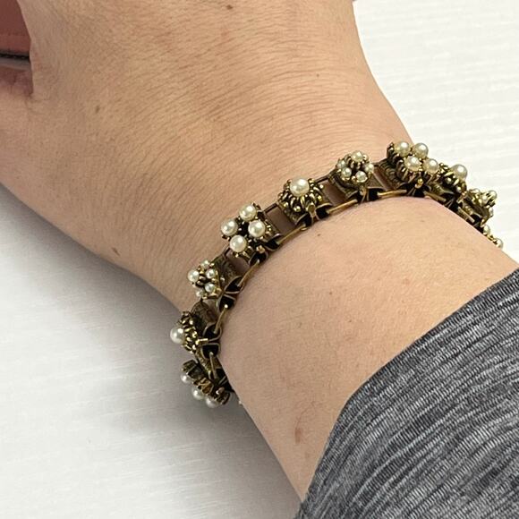 Vintage Gold & Faux Pearl Bracelet - Picture 2 of 7